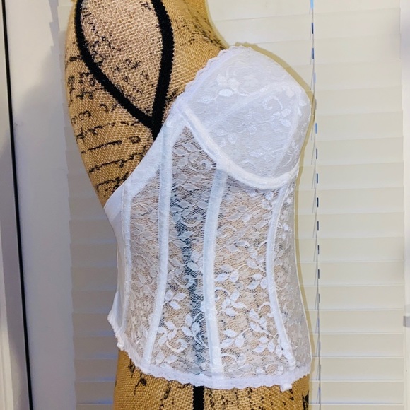 NWT Carnival Silhouette Maker 313 white 34D